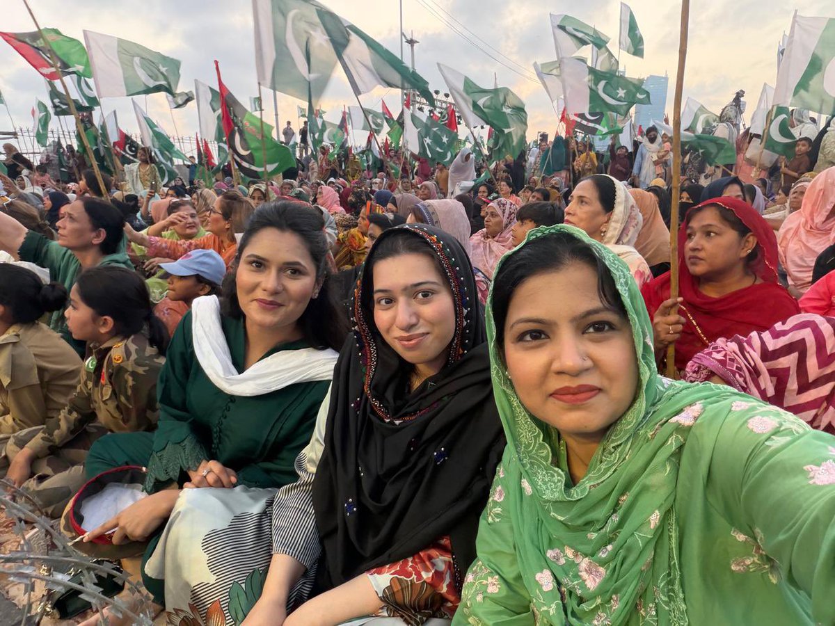 WajihaAbid1's tweet photo. معرکۂ حق نے ثابت کر دیا کہ پاکستان کا دفاع ناقابلِ شکست ہے۔ 
اپنے شہداء اور بہادر افواج کو سلام۔ 
پاکستان زندہ آباد 🇵🇰🫶🏻

 #MarkaEHaqByPPPKarachi 
#BunyanUmMarsoos 
#کراچیPPP_معرکہ_حق https://t.co/JqkwsU5Fq7