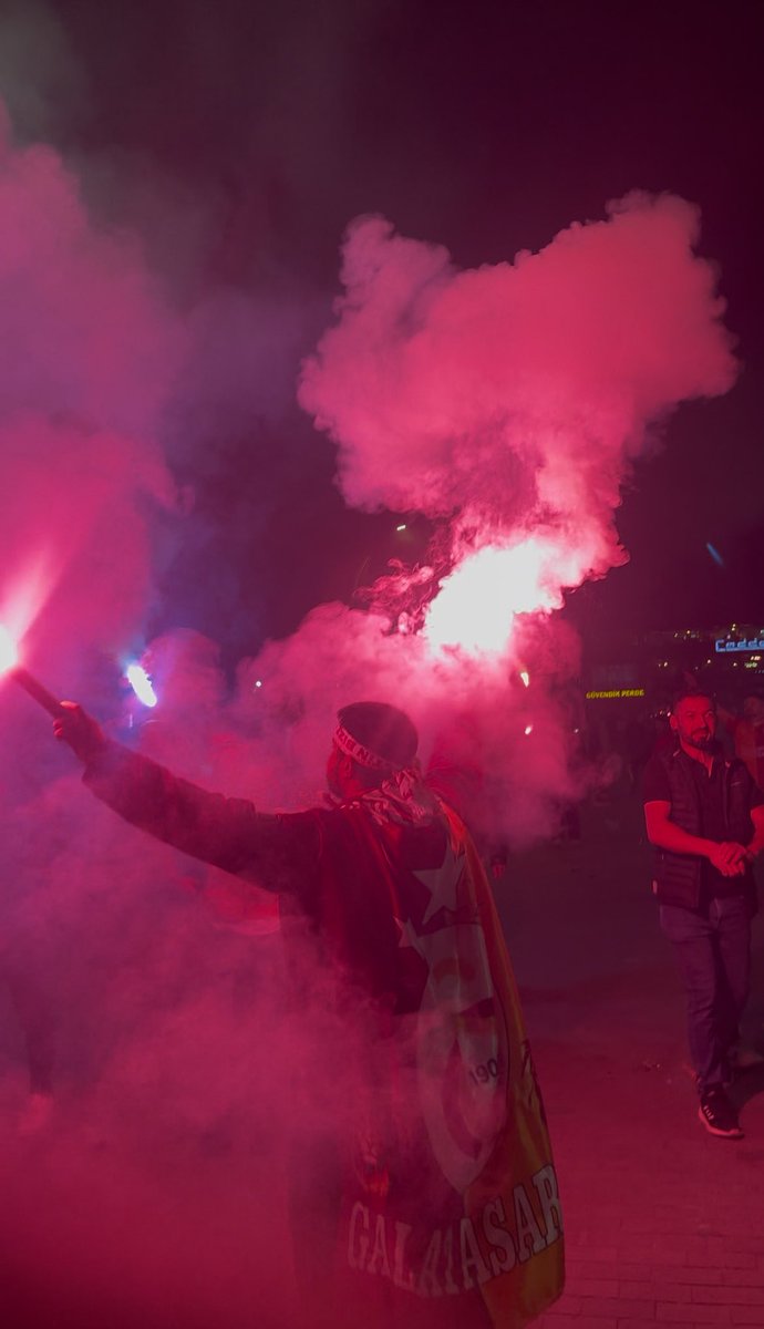 MertUtku4316's tweet photo. 🔥🤷🏻‍♂️
#ŞampiyonGALATASARAY https://t.co/WyvgNCbrtp