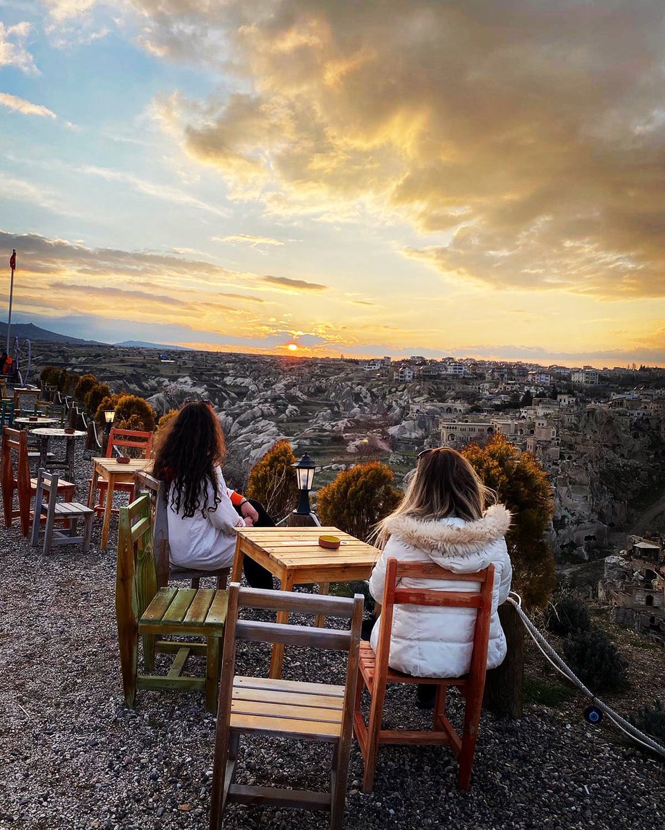 tuanaemlikk's tweet photo. Seninle şu masada bir ömür geçer be kadın..🤍🤍
@cigdemgullemlik https://t.co/0zEqn1dp0O