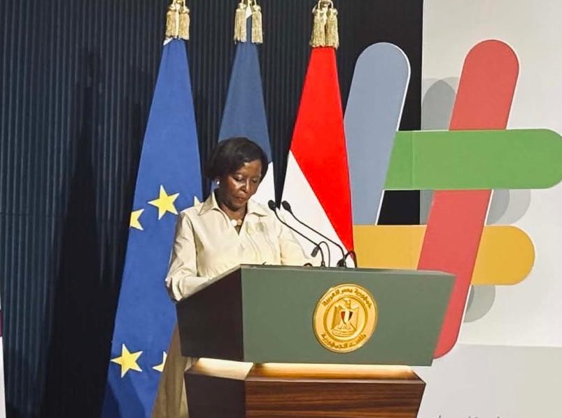 OIFrancophonie's tweet photo. « Investir dans l’éducation, c’est investir dans la paix, la stabilité et la prospérité des sociétés. »
@LMushikiwabo 

À l’occasion de l’inauguration du nouveau campus de l’Université Senghor en #Égypte, la Secrétaire générale de la Francophonie a rappelé que cet établissement incarne pleinement la vision portée par feu le Président Léopold Sédar Senghor : une #Francophonie fondée sur la solidarité, la transmission des savoirs et le renforcement des capacités.