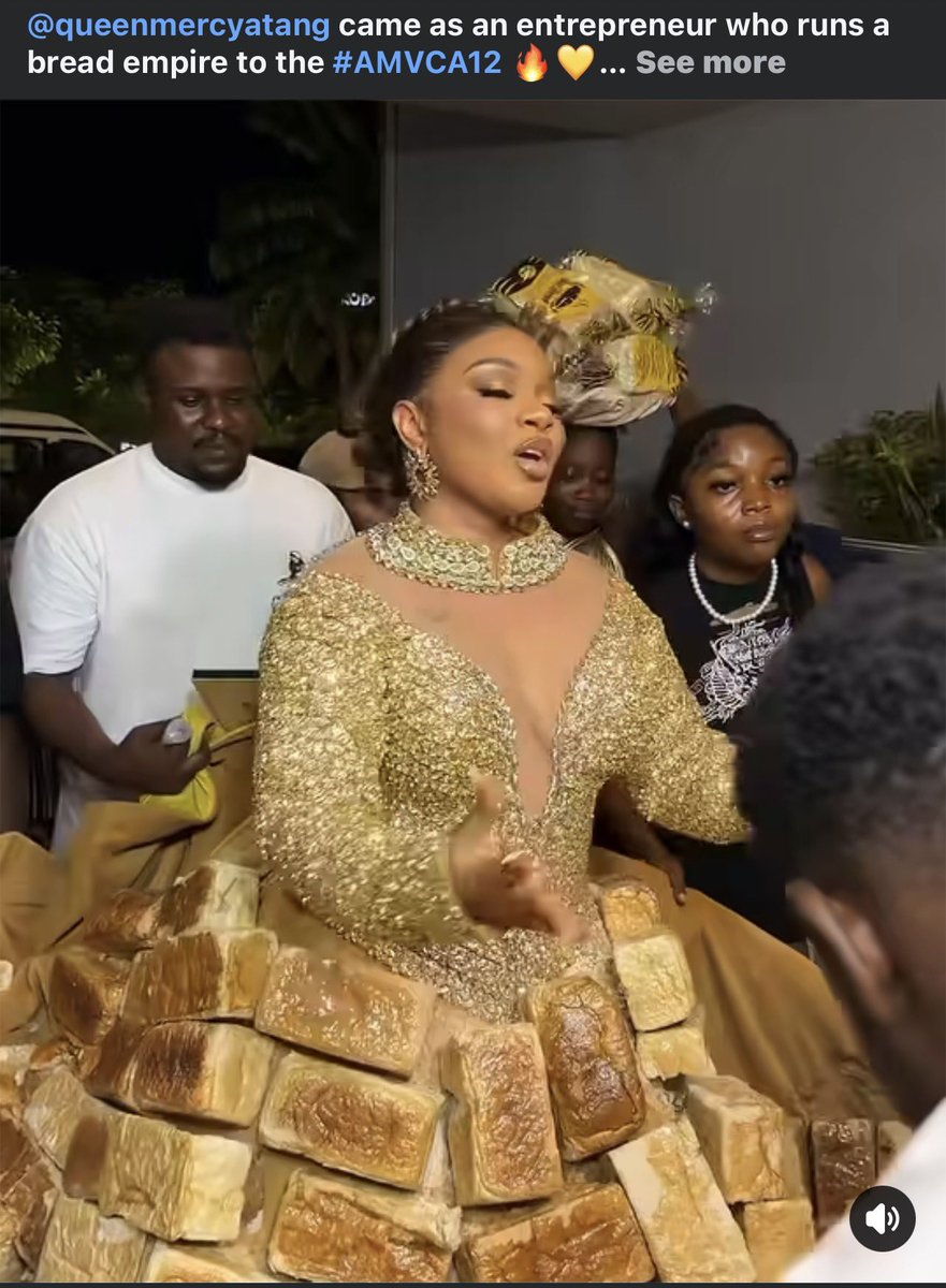 iam_tsingi's tweet photo. At AMVCAs They made dresses with meanings, concepts and bought it to life on the Red Carpet.

From 400 metal sponges, to bread and then 1500 watches. 

Over here, it’s just Pam shɛ. No concept behind the dresses, just something to be worn to the TGMA’s
 #TGMA #AMVCA12 https://t.co/pDwnwTBLOJ