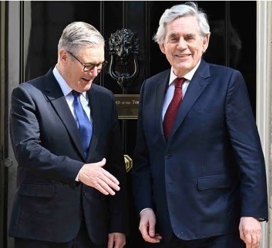 GingerCatBuddy's tweet photo. Can't Stop thinking about this picture.

Is Keir Starmer a puppet of the UK Cabal, just saying 

# Love #Conspiracies https://t.co/TIVPzUjZyA