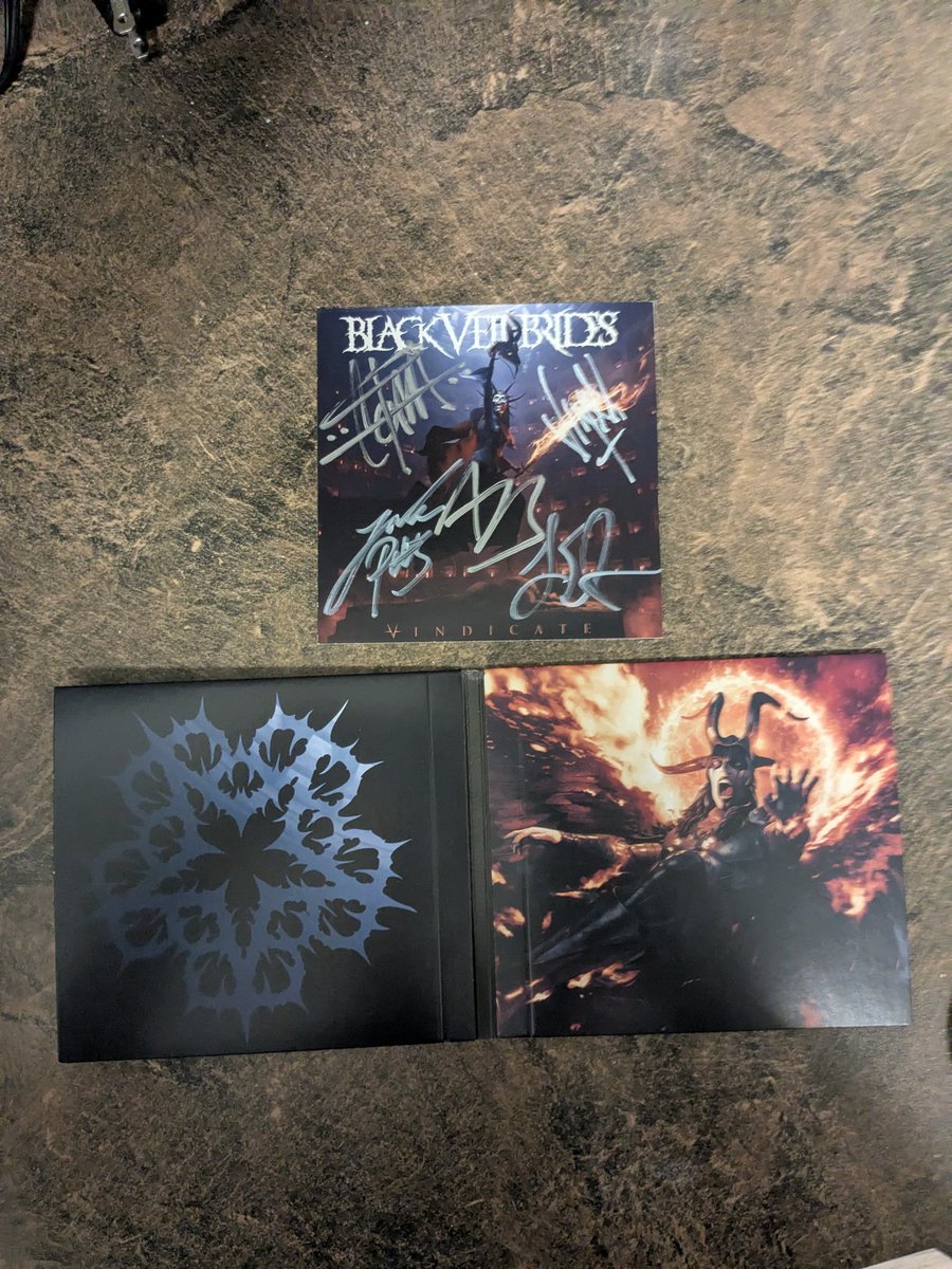 _Hellwind's tweet photo. My autographed copy of #Vindicate by @blackveilbrides arrived today!!! Can't wait to frame the signatures!!! I'm so unbelievably happy!! #BlackVeilBrides https://t.co/4bhRdrVg5D