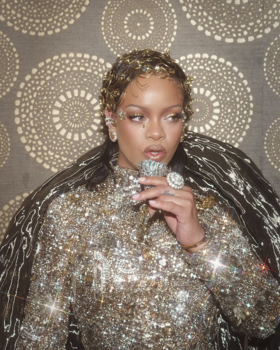 Rihanna | HQ tweet media