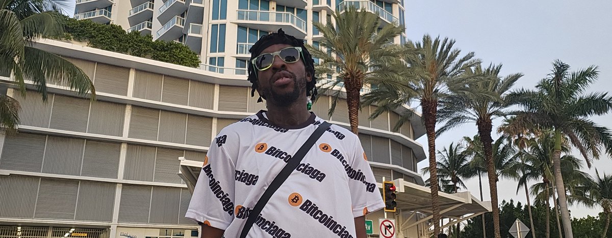 00TATTS's tweet photo. Big shout out to my bro @blockchaynwayne for my drip! I love it! If you want an outfit too just it hit him or https://t.co/oYsBH6Kp5m https://t.co/CZA7AaHExd