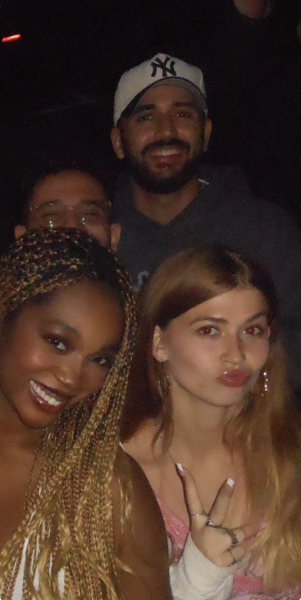 HitSlayButton's tweet photo. met kendall from love island last night and he was lwkkkk drunk ash telling me ab his massive crush on pepe 😭 i can’t make this up yall im dead as a chile https://t.co/o0vCdR1fYX