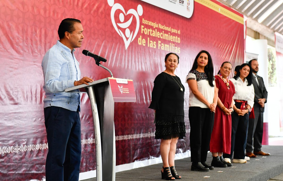 MRocioGP's tweet photo. Un éxito la tercera edición de la Estrategia Nacional para el Fortalecimiento de las Familias que celebramos junto con el @DIFEM_  en #Atlacomulco
Cientos de familias se dieron cita para sumarse a la construcción de un #México más fuerte, más protector y de familias sanas, libres y seguras.
