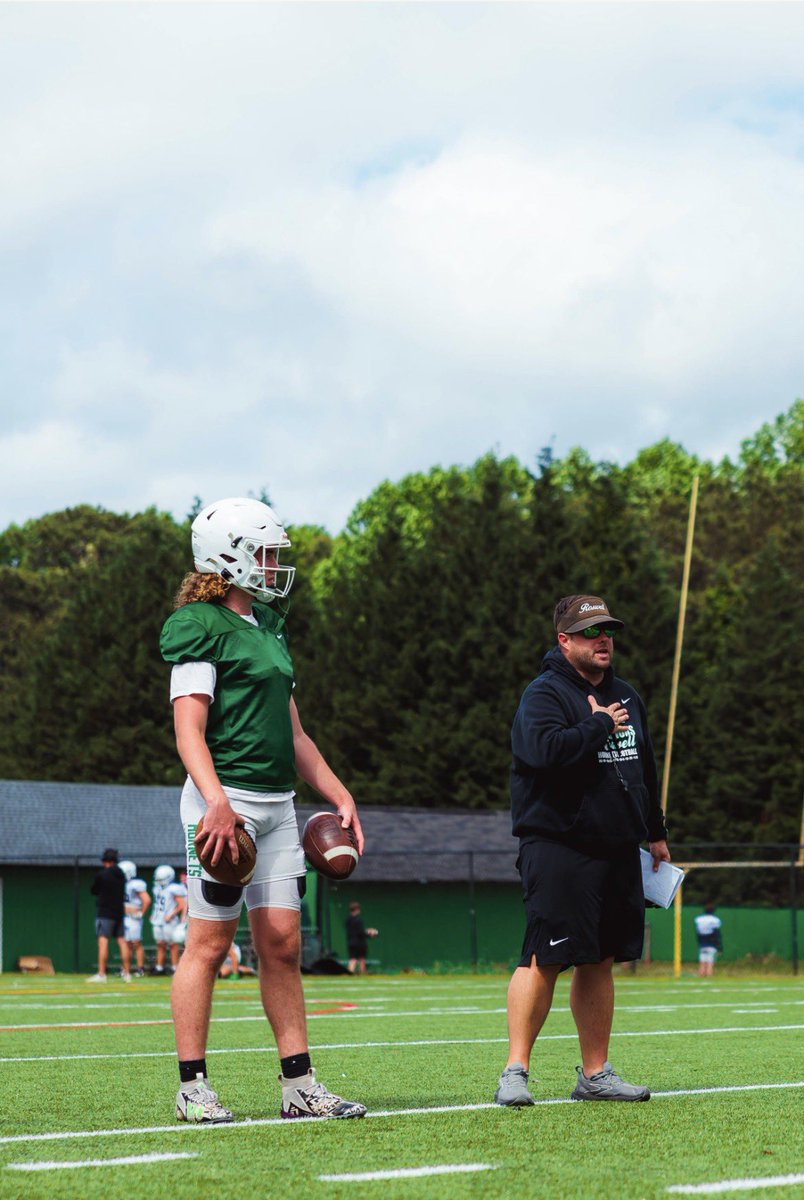 BenEarman18's tweet photo. Spring is rolling! @CoachThompson05 @QBCoachMcEvoy @RoswellHornets https://t.co/EKotQ4xKQt