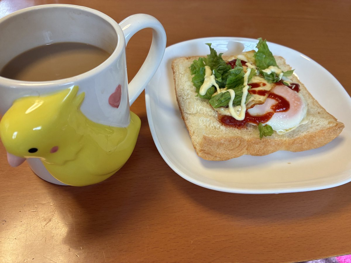 vivik_tom's tweet photo. おはようございます(^^)このパンは焼く工程で歪？になり売れないと頂きましたが。。味は本当に美味しいよ‼︎ #朝ごはん https://t.co/YDcgzo9gBo