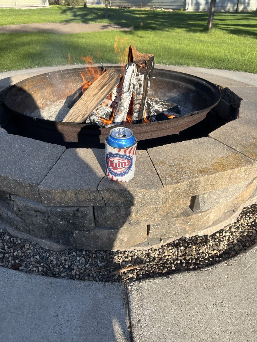 MonilawsJason's tweet photo. Can’t have a bon fire without Grain Belt First of the season and more to follow #schellsbeer https://t.co/6silt5uAOh