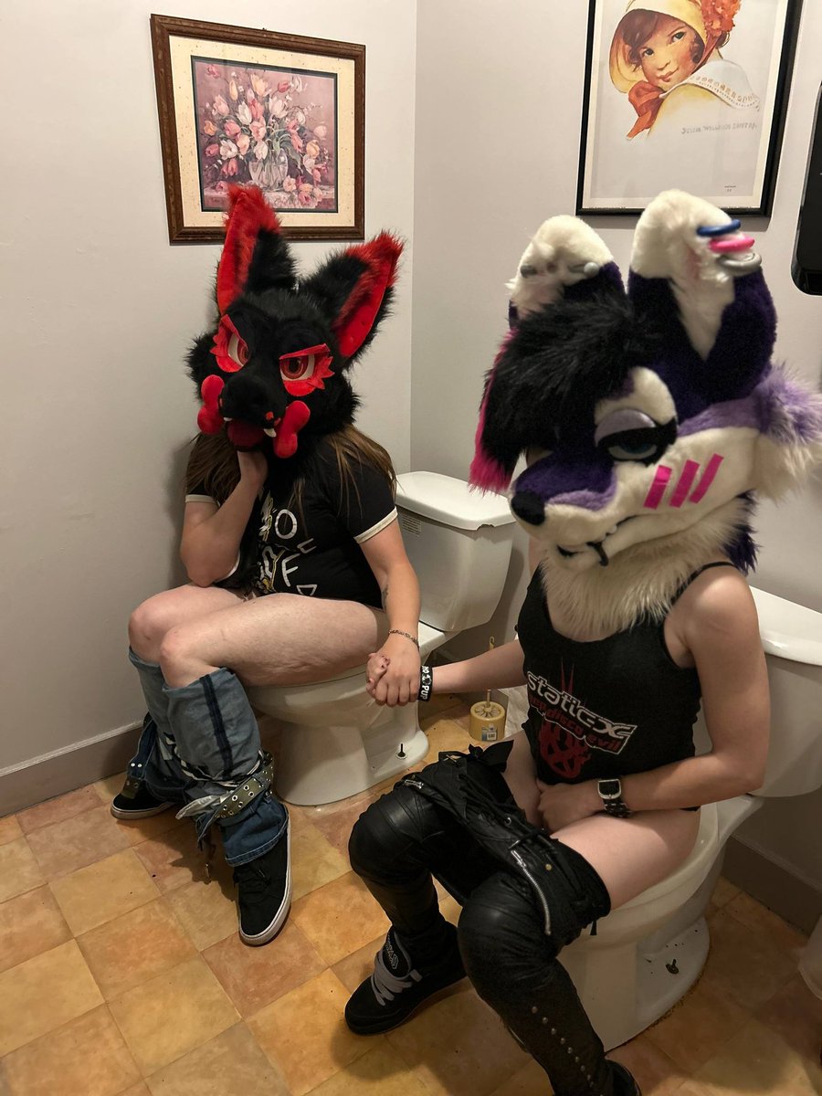 BeanzSkunk's tweet photo. You may be in love..but are you THIS in love 🥰 im wearing my devil doggo alt having a moment with my Vixen 😩 with @ViolettaFoxxy https://t.co/XvBGXr8b7K