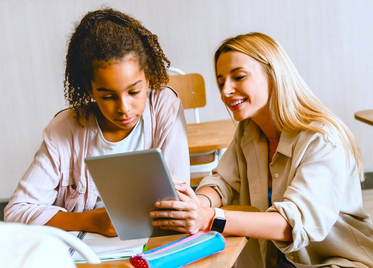 TheAEEB's tweet photo. Are you a patient, compassionate individual looking to start a career in education? Catalina Foothills School District is hiring an education assistant to work with our incredible students. 🤩  #AEEB  

Your journey starts here. Upload your résumé today!
https://t.co/ENJhMzEvIZ https://t.co/oGQzgnLpOx