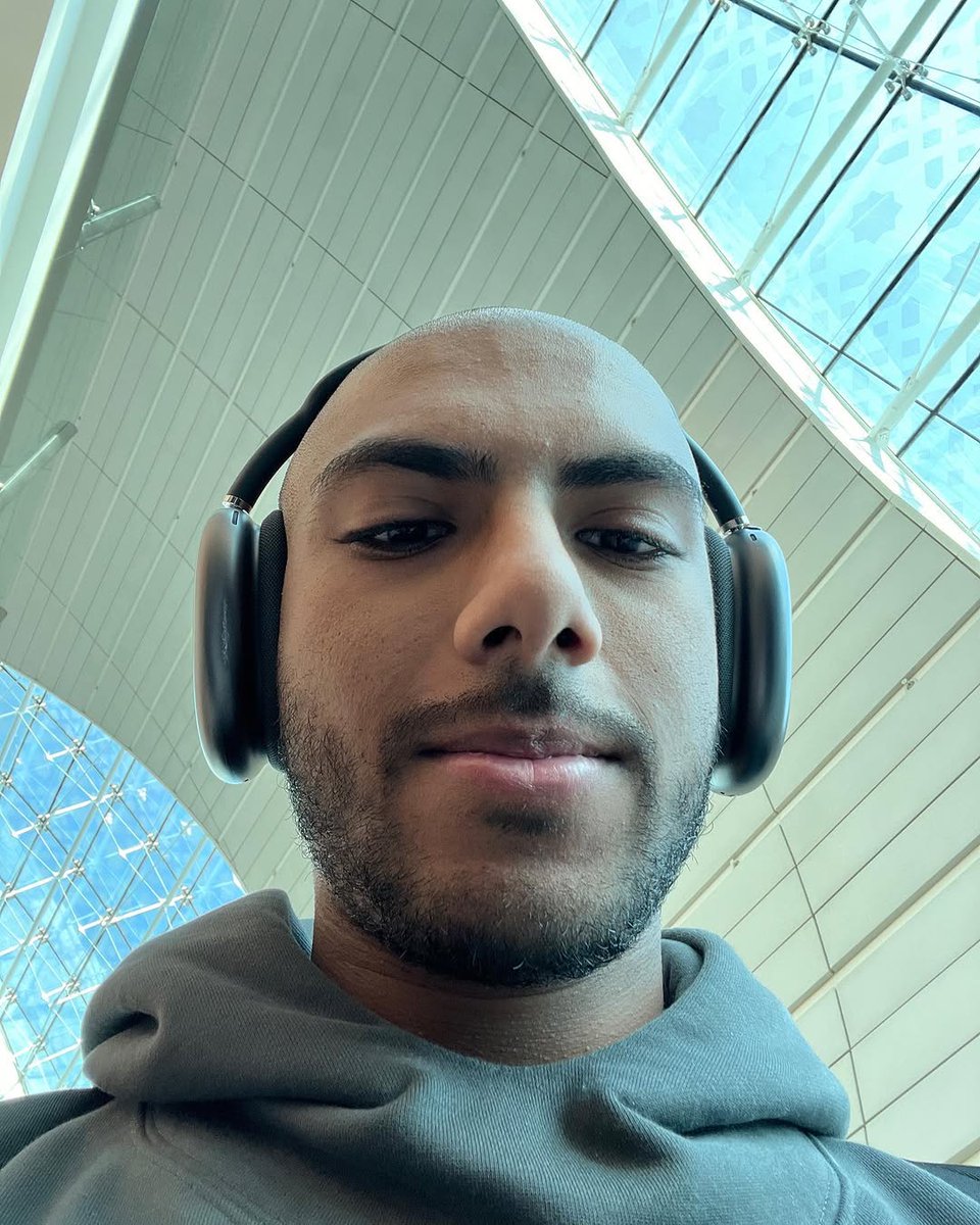 lifewfarzyui28's tweet photo. Head's a little cold. https://t.co/LbHza3oGeX