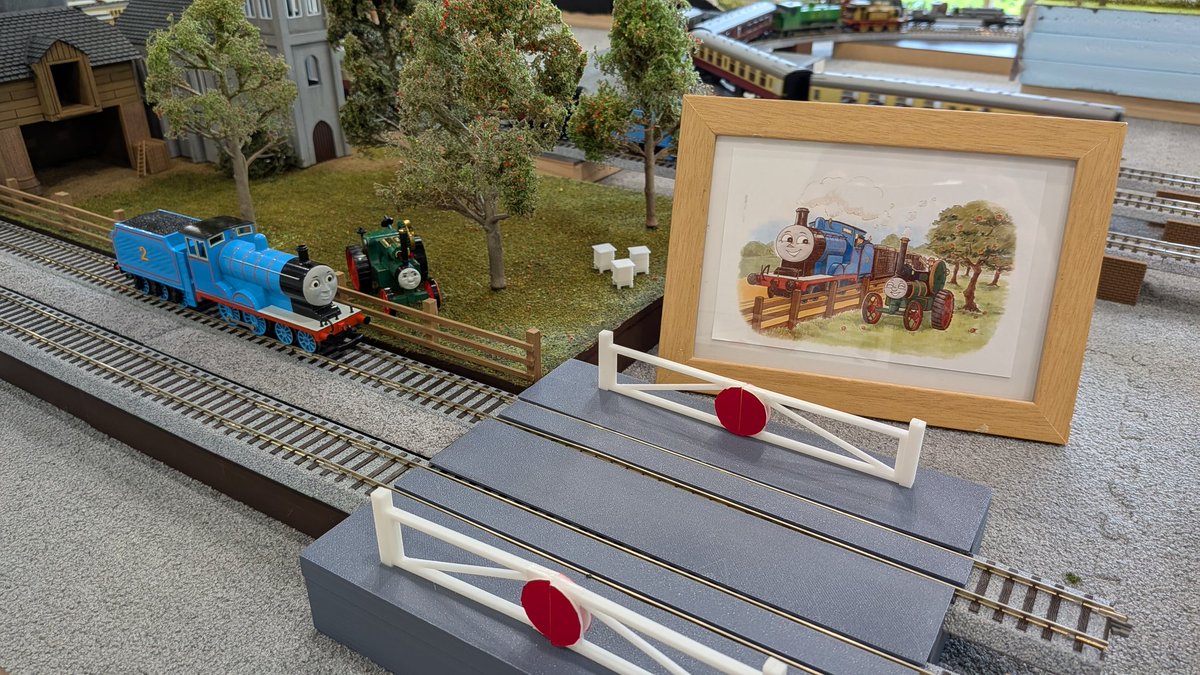 ken5184's tweet photo. #英国鉄道祭 振り返り③
HOゲージ。新作を含む多数のジオラマや、製作者の個性が光る車両たちによる賑やかな展示でした! https://t.co/m6W2w9BGce