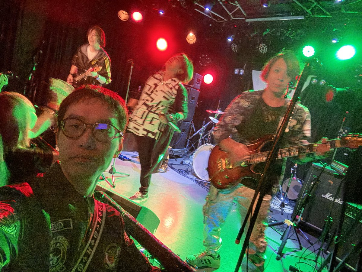 QUE20241026's tweet photo. GW最終日、ライブハウス柏 ThumbUpにて【hide tribute 2026】観に行ってきました!Julianさん、ピンクスパイダー、DICE素敵でした🤩 来年の選曲も楽しみにしています!!
https://t.co/4QWmLXElJw
#JulianConcasser #hide #hidetribute https://t.co/NuektBBqzQ