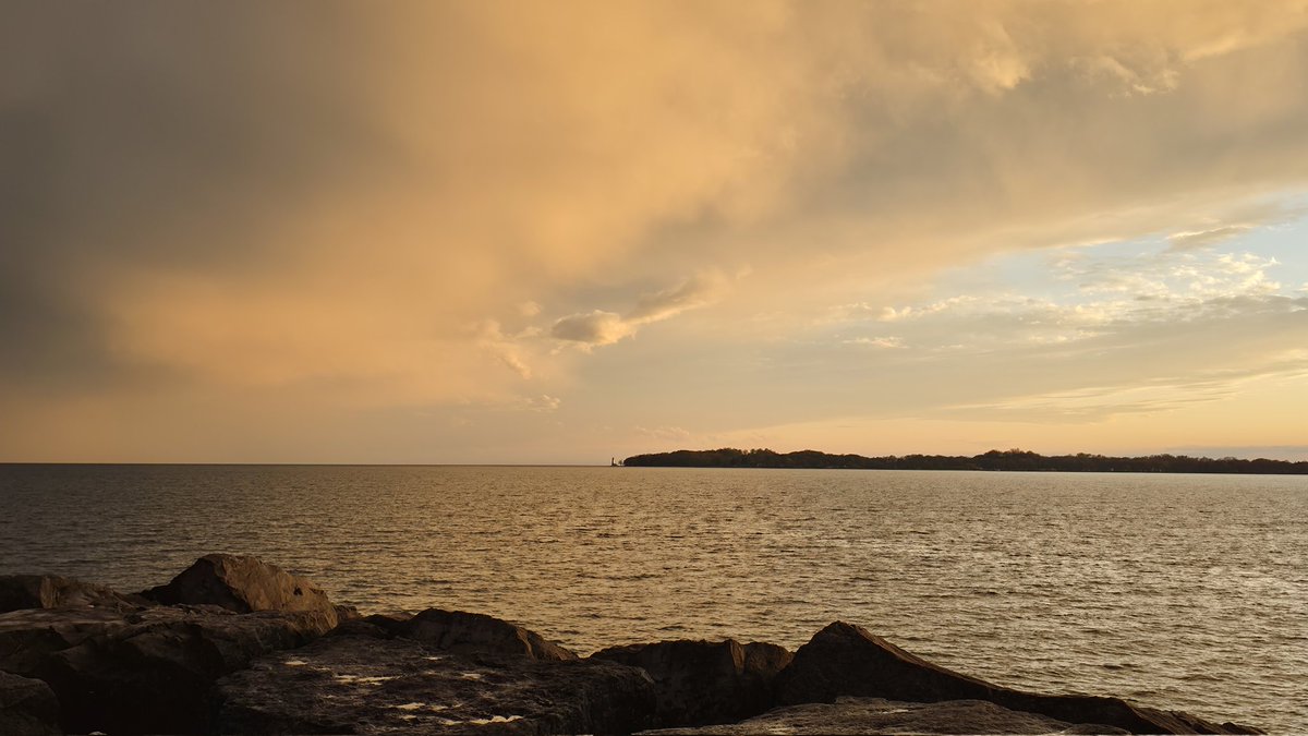 STORM WATCH- Lake Erie tweet media