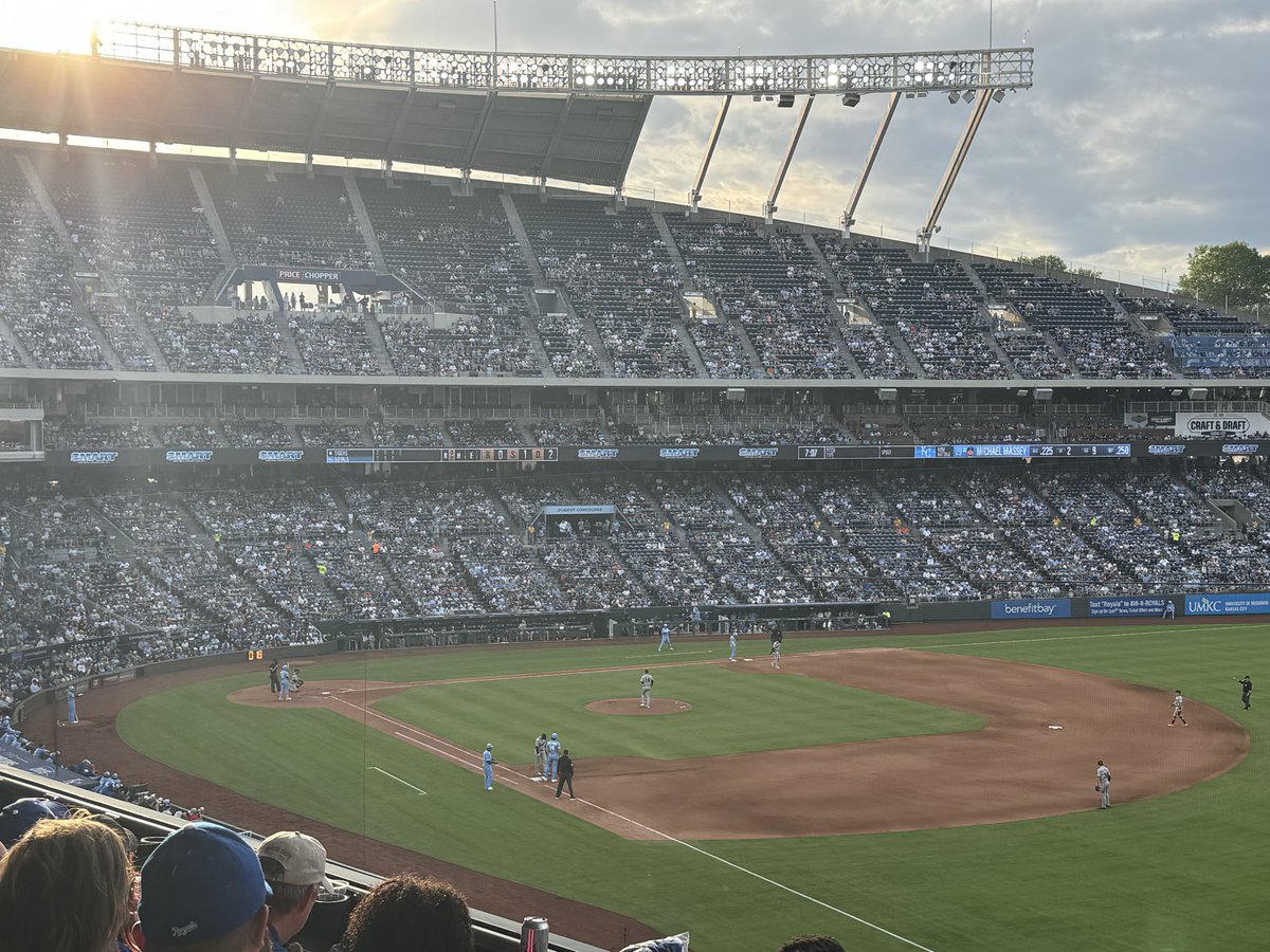 Renegades_Eick's tweet photo. Taking in some @Royals baseball.  

*Picture taken right before @IlliniBaseball Michael Massey 3R 💣 https://t.co/ydUsCtGUKv