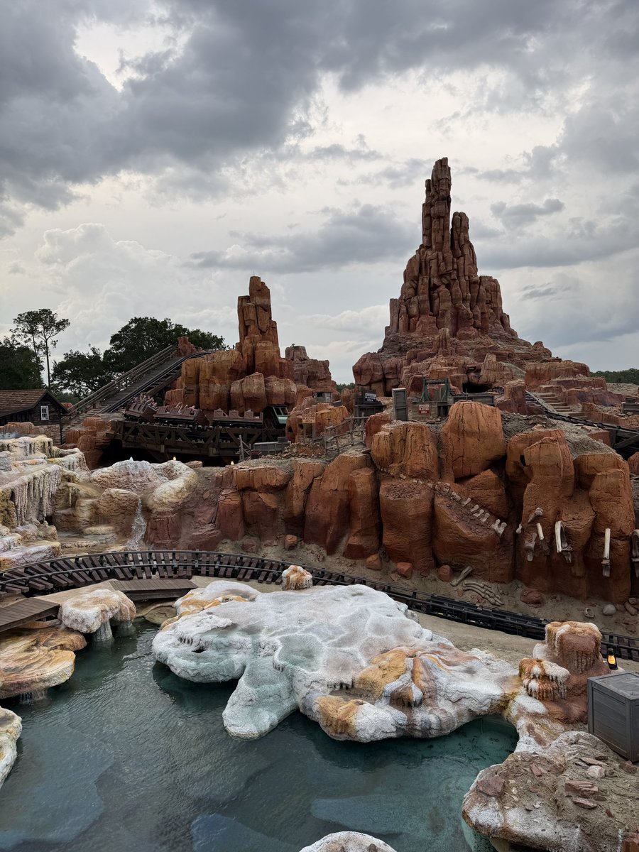 Luke94's tweet photo. BIG improvement on Big Thunder Mountain here at Magic Kingdom. Great changes to the first lift hill, it’s smooth as butter and looks fresher than ever. The gold finale is a bit odd and underwhelming though. https://t.co/ufDi22dynj