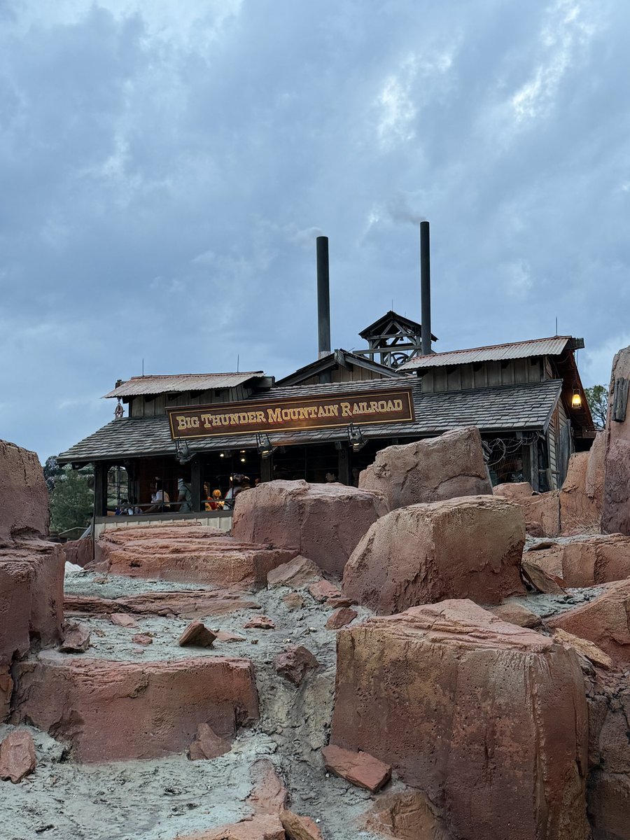 Luke94's tweet photo. BIG improvement on Big Thunder Mountain here at Magic Kingdom. Great changes to the first lift hill, it’s smooth as butter and looks fresher than ever. The gold finale is a bit odd and underwhelming though. https://t.co/ufDi22dynj