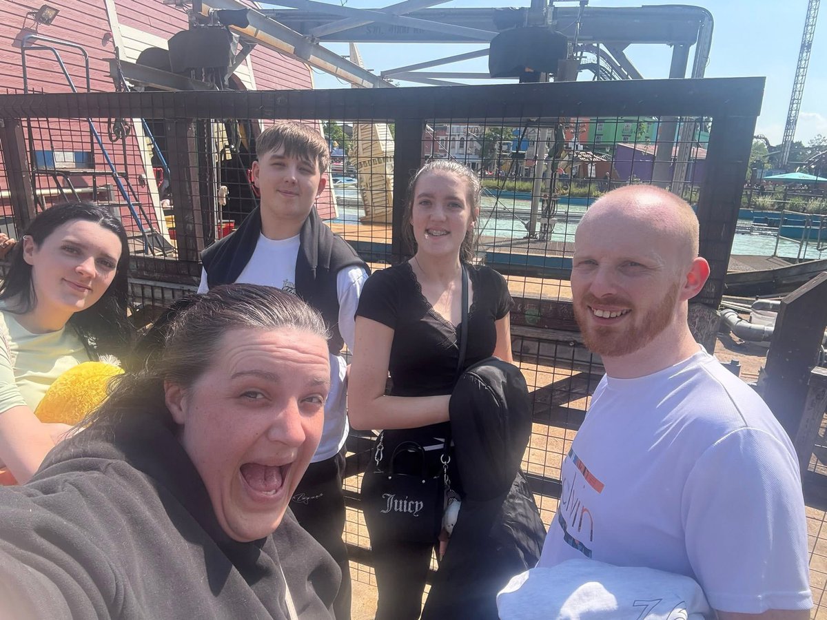 BrianAscroft's tweet photo. Hyperia at @THORPEPARK, completed it mate πͺ had some brain fog this week, so decide to take a break from work & the studio and took the family to Thorpe Park this weekend - another from the bucket list ticked offβ¦ What a day π«Άπ»π€π»#forthethrill #fearfound #hyperia #thorpepark https://t.co/q9aC9b2iMu
