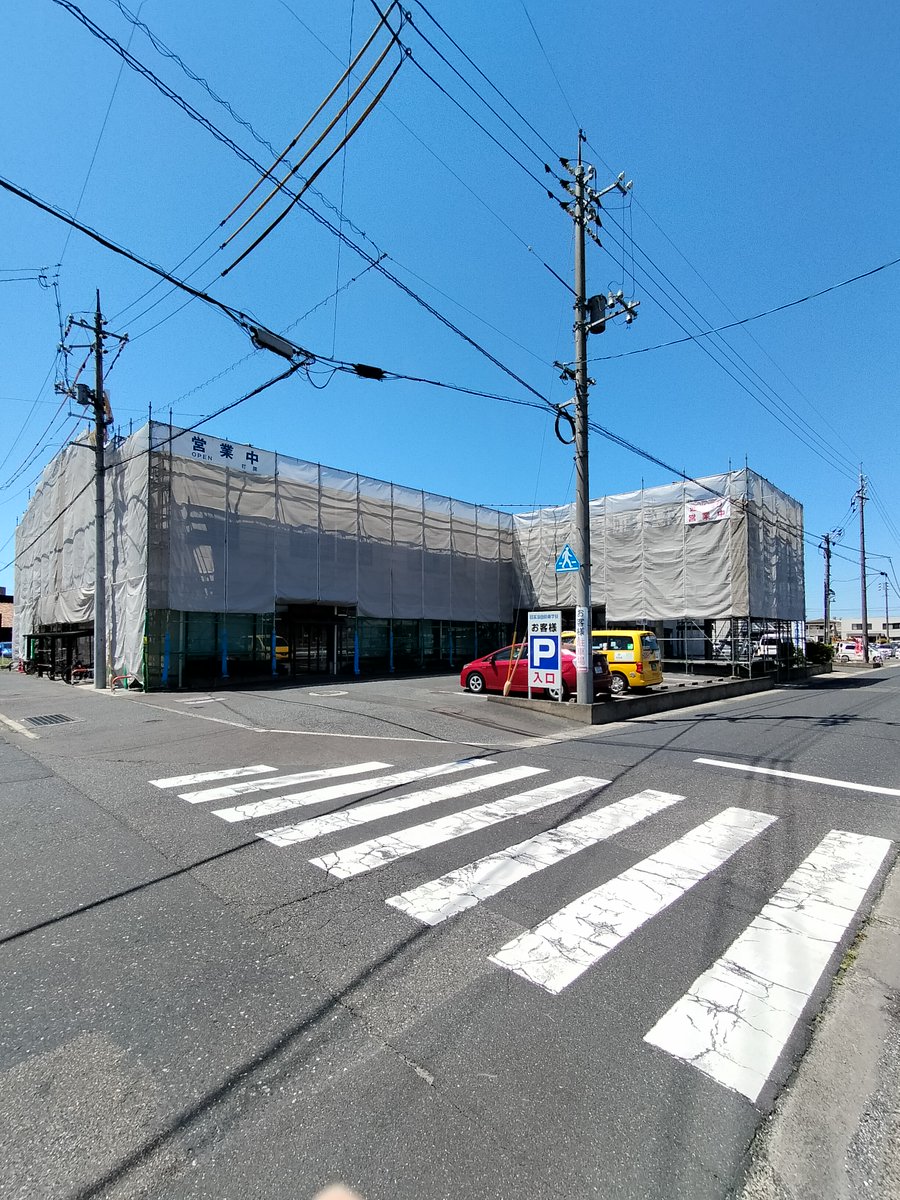n_driving's tweet photo. ただいま👗ベールに包まれており謎めいてますが、日本海自動車学校です😊

🚙開いてますよ🍜😋

#日本海自動車学校 #日本海食堂 #鳥取市 #教習所 #自動車学校 https://t.co/LmHoJCZFNS