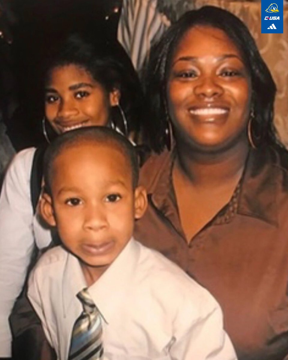 DelawareMBB's tweet photo. Wishing a very happy Mother's Day to all of our team moms! 🤗💐 https://t.co/zw7r7YqDsq