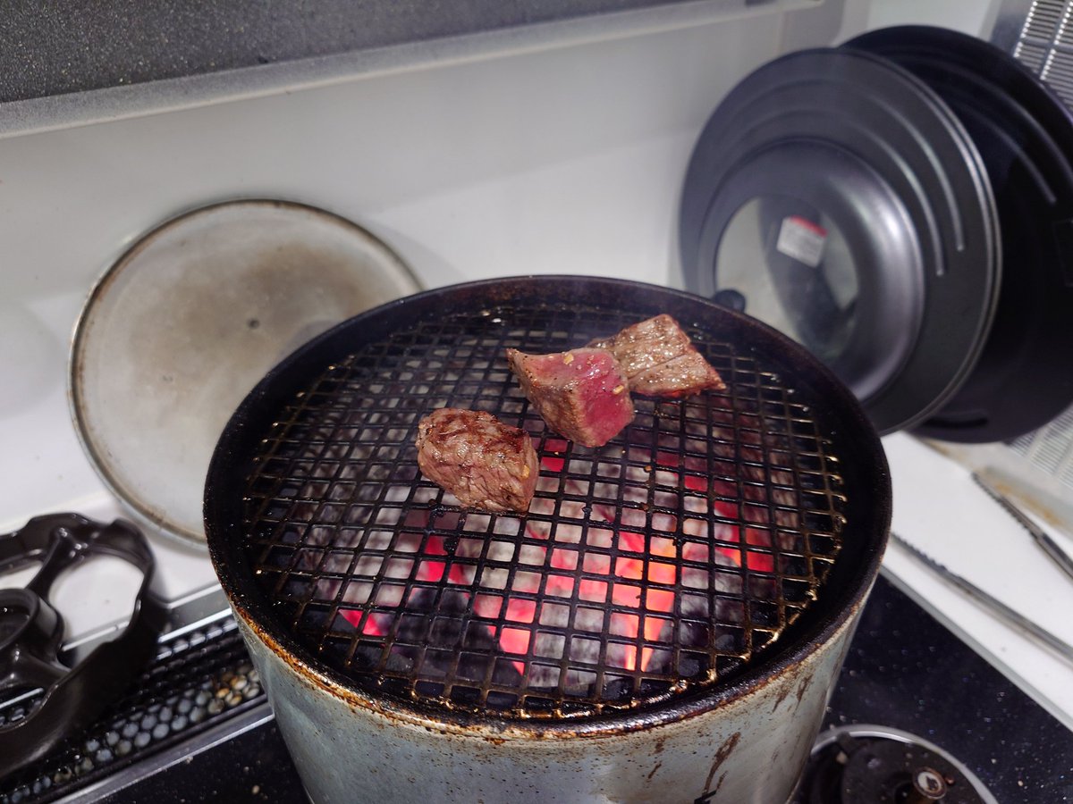 altron_ddon's tweet photo. 激安ひとくちステーキとホルモン。
ステーキ美味すぎワロタ🤣
リベンジホルモンも(ﾟдﾟ)ｳﾏｰ
火報鳴るな、火報鳴るな😅 https://t.co/DCApKsNCpU