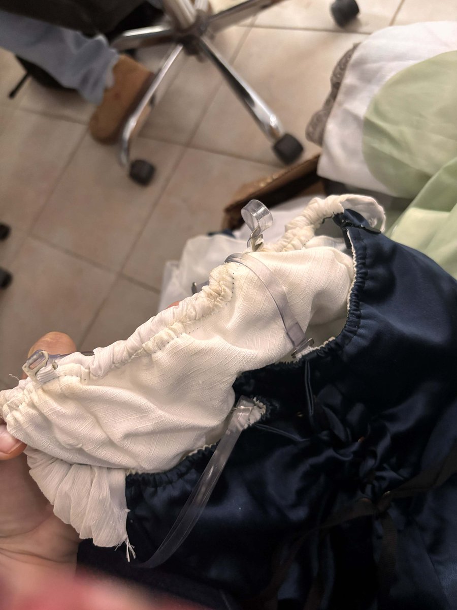 salem_999_du's tweet photo. #Funa 

Hola, quería subir esto para dejar como evidencia. Soy cosplayer desde hace unos meses y comencé a comprar cosplays de medio uso en un grupo de Facebook donde lo que recibí fue un traje sucio, roto y apestando. Lo que yo no sabía es que ese traje fue usado en acto sexual https://t.co/engF7axo6W