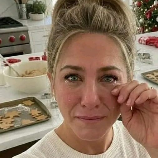 Jennifer aniston tweet media
