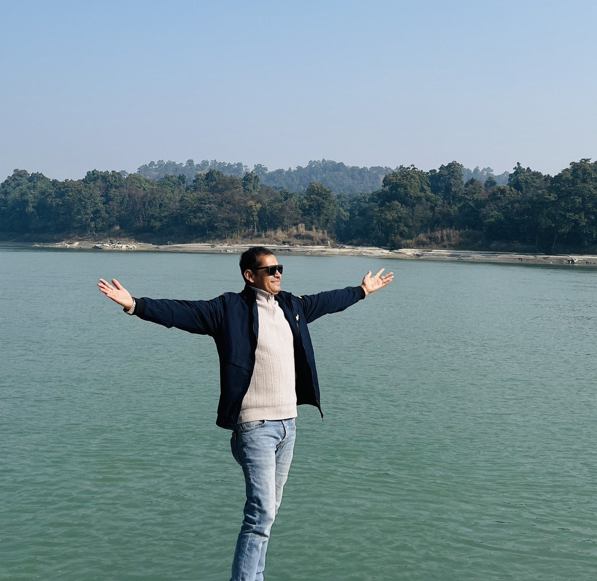 thisisbom's tweet photo. जिन्दगी भागेर होइन, भोगेर जिऔं ❤️❤️ https://t.co/OiLXZVw2uN