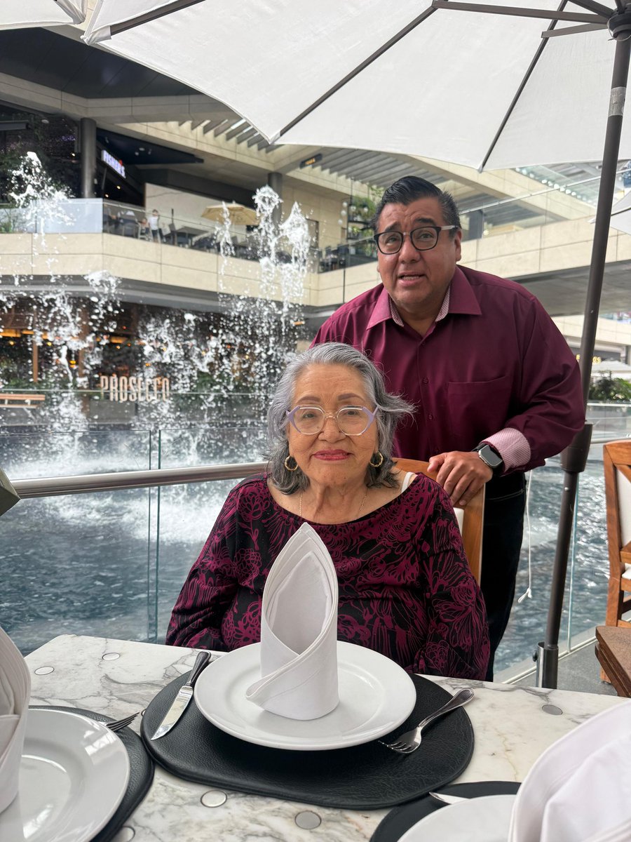 BaltierraSolis's tweet photo. Festejando el cumpleaños de mi Madre 🎁🎂 https://t.co/s1SwctvaeU
