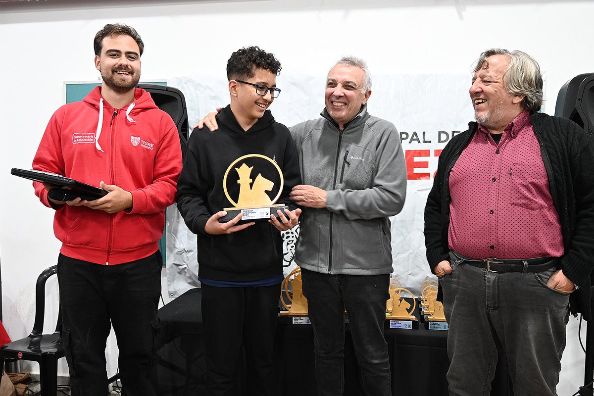 En el Centro Universitario Tigre, participé del Torneo Apertura 2026 de la Escuela Municipal de Ajedrez junto a más de un centenar de vecinos. ¡Felicitaciones a todos!

#TigreEsMiVida