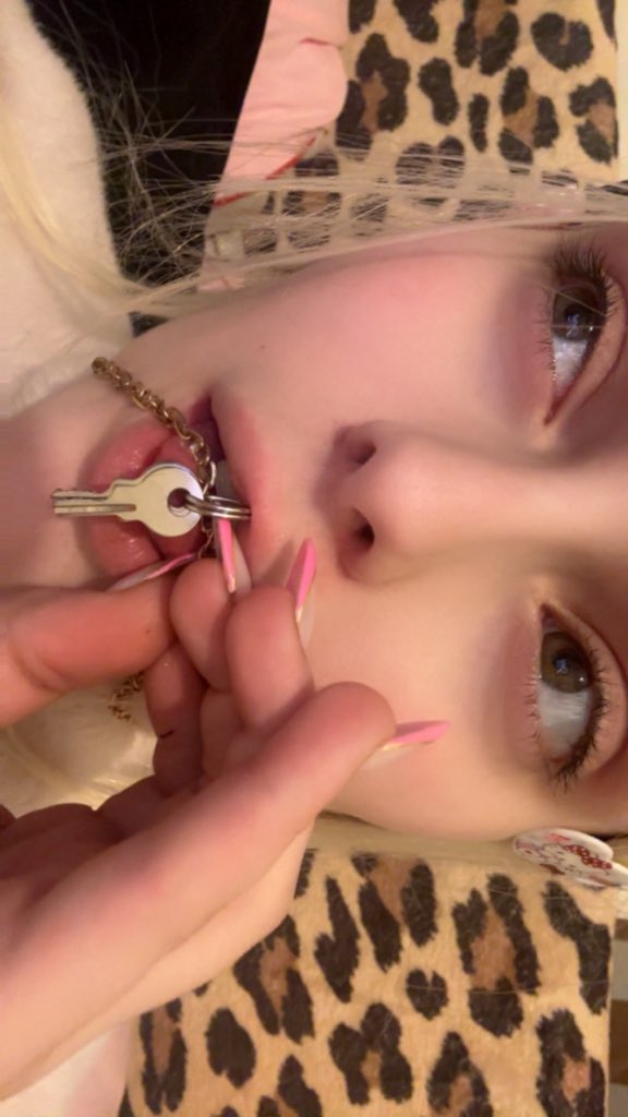 BindiTheBrat's tweet photo. Keeping you caged, because I need to control your lust. 
Your manhood around my neck so I know you’re at home behaving unable to touch… https://t.co/uStMqdyNS2