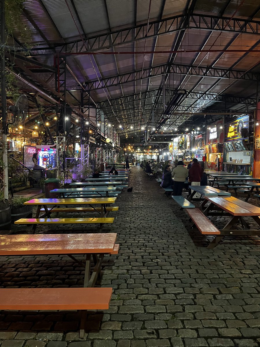 Patio de los lecheros, Caballito.

Principio de mes y NO HAY NADIE

Récord de consumo te la debo