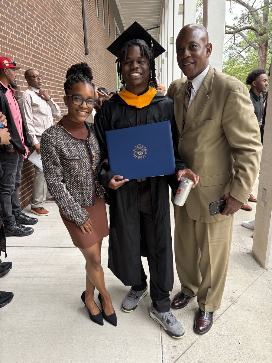 fastdawg101's tweet photo. @TreFields3 The Roots of Education and Bitter, But The Fruits are Sweet. The Legacy Continues. Congratulations 🎓 ℹ am Proud of You 👍 https://t.co/xwl3dRS4Dq