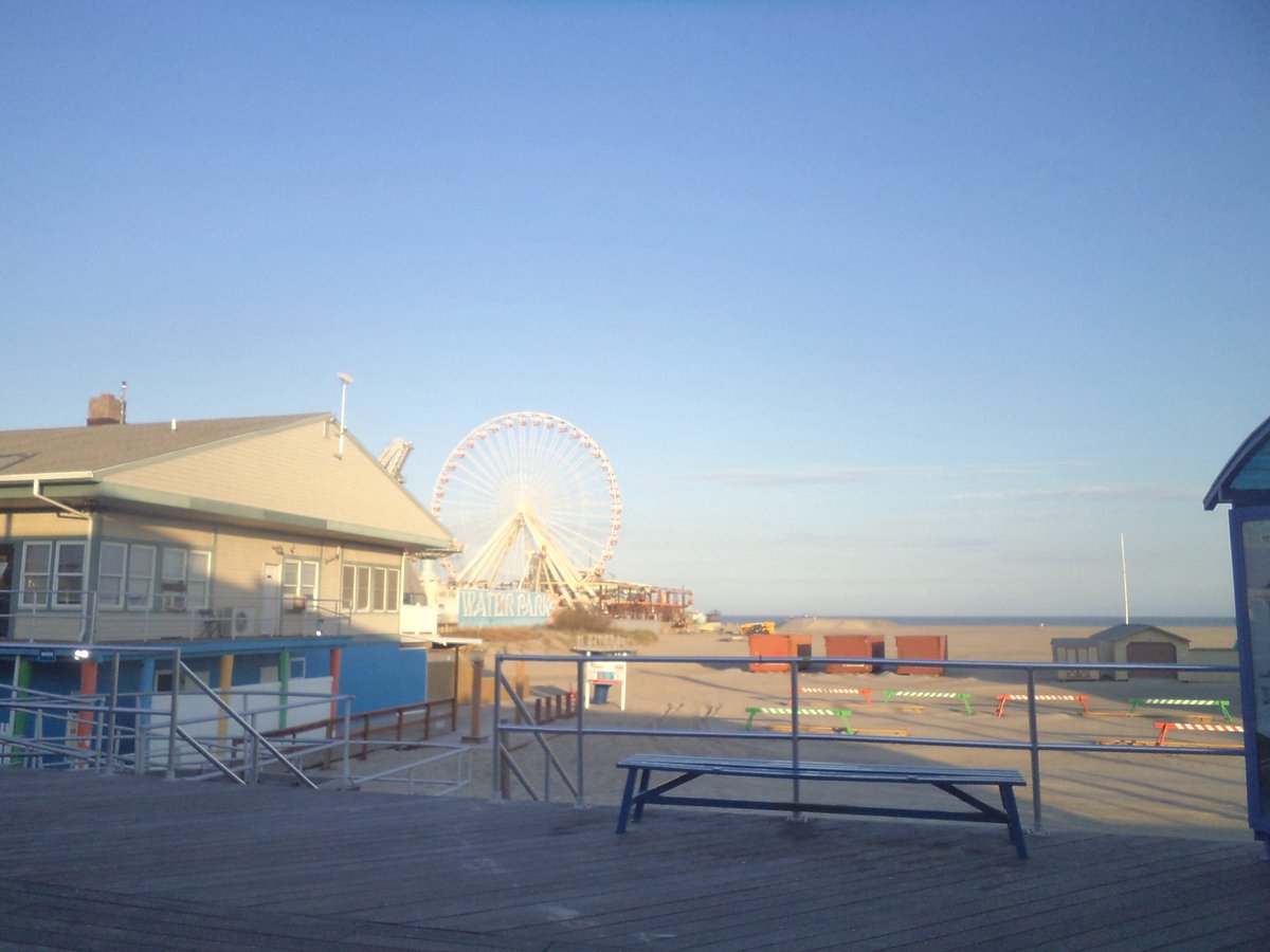 puppyluke77's tweet photo. wildwood 14° 
feels like 10 

[ sony dsc s3000 ] 
from #25dicrv :—) 

🏖️✴️🎢🏃🏼‍♀️ https://t.co/ijF1U64b9f