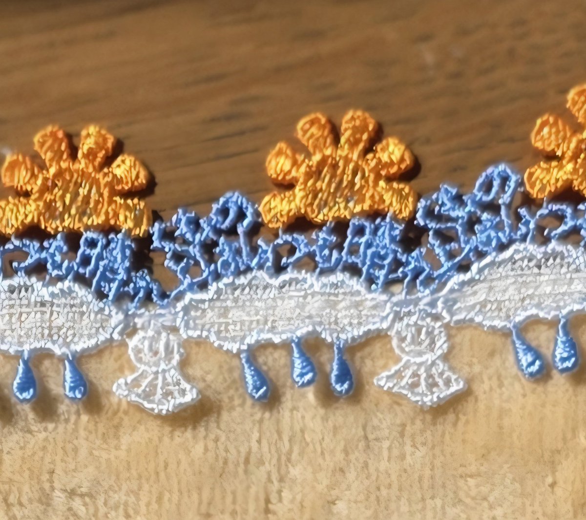近沢レースのハンカチもらった🎶刺繍が 「くもの上はいつも晴れ🌞」の