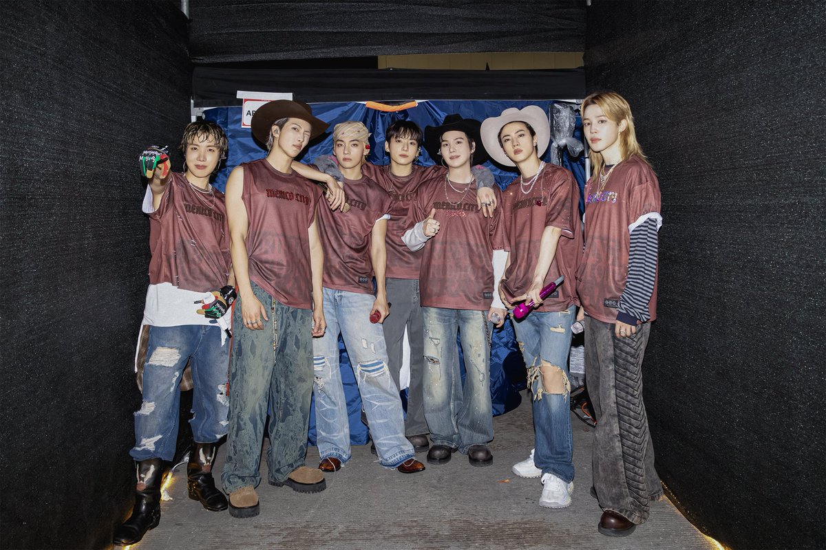 📰|Info

​BTS acumuló 1,650 millones de reproducciones en Spotify durante el mes de abril, superando con creces su propio récord.
​Con esta cifra, consolidan su posición como el grupo y el artista asiático con el mes de mayor streaming en toda la historia de la plataforma.