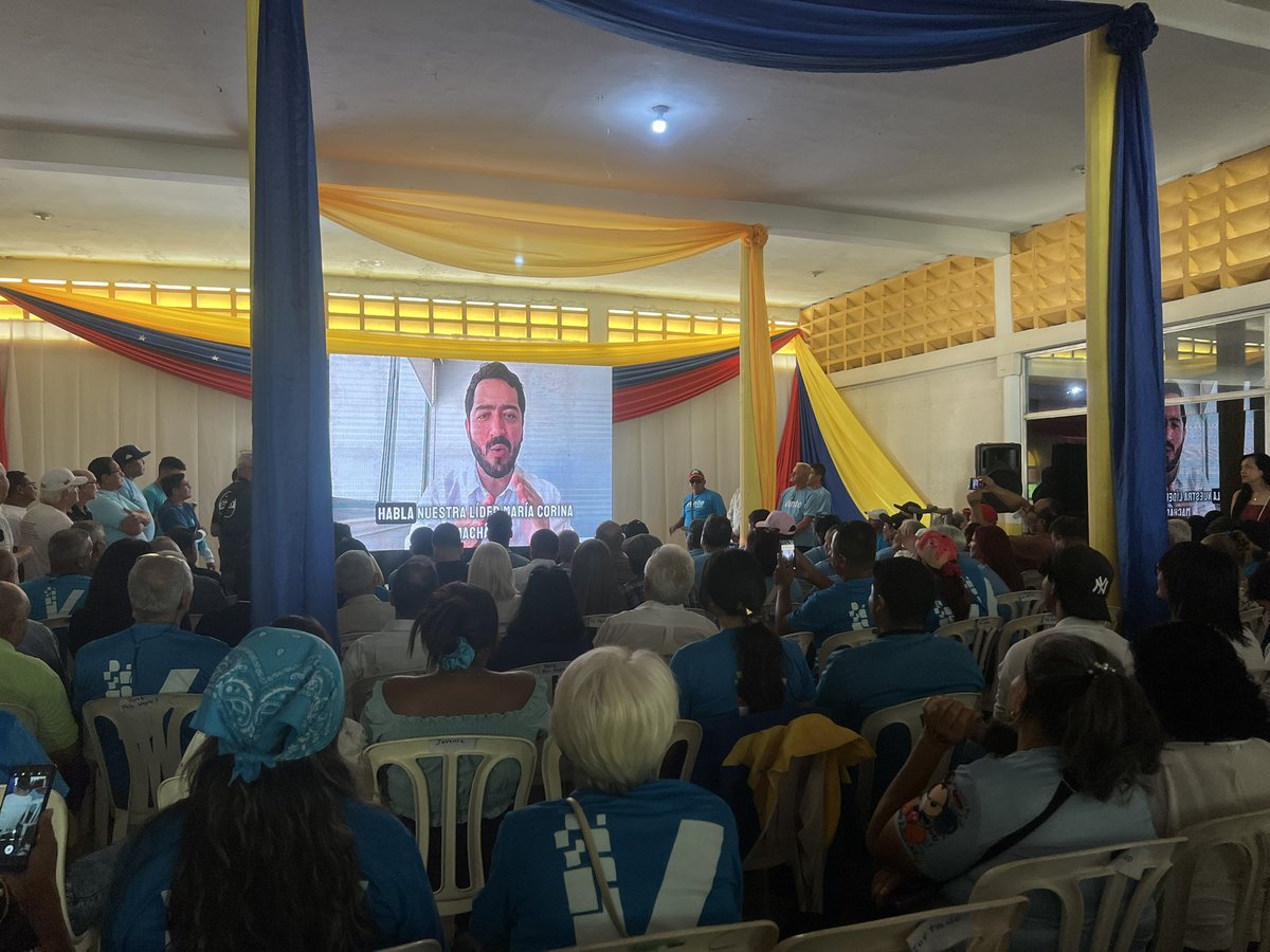 FSMarcano's tweet photo. Desde el municipio Libertador de Aragua tuvimos una extraordinaria jornada el día de hoy:

Nos reencontramos con nuestro partido en una gran actividad, donde incorporamos más de 200 afiliados a nuestra organización política @VenteAragua para seguir sumando esfuerzos para conquistar la Libertad.

Salimos a la calles de Palo Negro a reencontrarnos con nuestros vecinos y a llamar a todos a sumarse en comanditos para trabajar esta transición a La Venezolana!

Por ultimo, inauguramos nuestra Casa Azul, nuestra casa de la Libertad en el municipio, que tendrá las puertas abiertas para nuestra gente.

Seguimos confiando en cada aragueño, seguimos confiando en el liderazgo político y en nuestra líder @MariaCorinaYA 

#HastaElFinal
