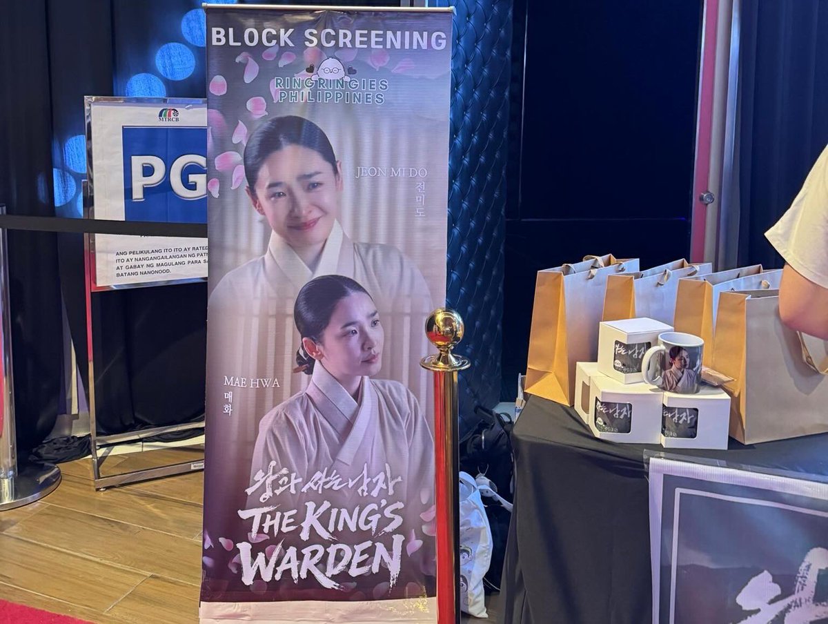 ringringies_ph's tweet photo. Thank you so much to everyone who attended our block screening last night! 

To our Mido eonnie @mido_ring , thank you for your incredible performance and for the surprise gift that made the night even more unforgettable for everyone. We are always so proud of you.♥️

Also a huge thank you to Manager-nim for all the support and kindness toward the Filipino fans, and to @lovemidoring_ for helping us through the beautiful pubmats, banner, and souvenirs for this event. 🥹

See you at our next fangurling together. 😊✈️

사랑합미도!! 🐥♥️

#전미도 #JeonMido #TheKingsWarden