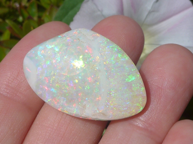 シェルオパール 36.21ct 南オーストラリア州クーバーペディ産 宝石質の