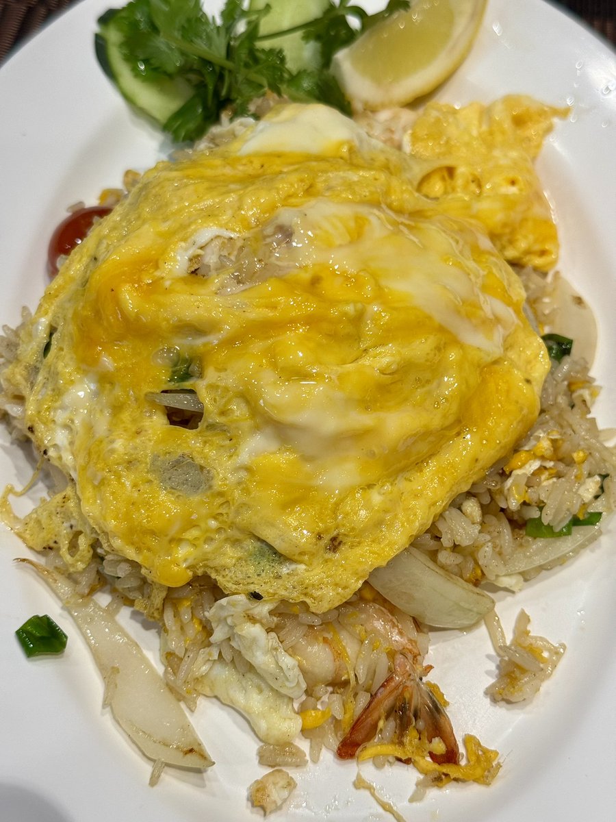お昼ご飯はタイのカレー🍛
トッピングはエビチャーハン🦐
カレー辛くて食べられなかった時の保険のチャーハン
カレーは甘かった🍛
チャーハンは中華のとも違う美味しさ😋
2人前食べたら何もしたくなくなった😇
