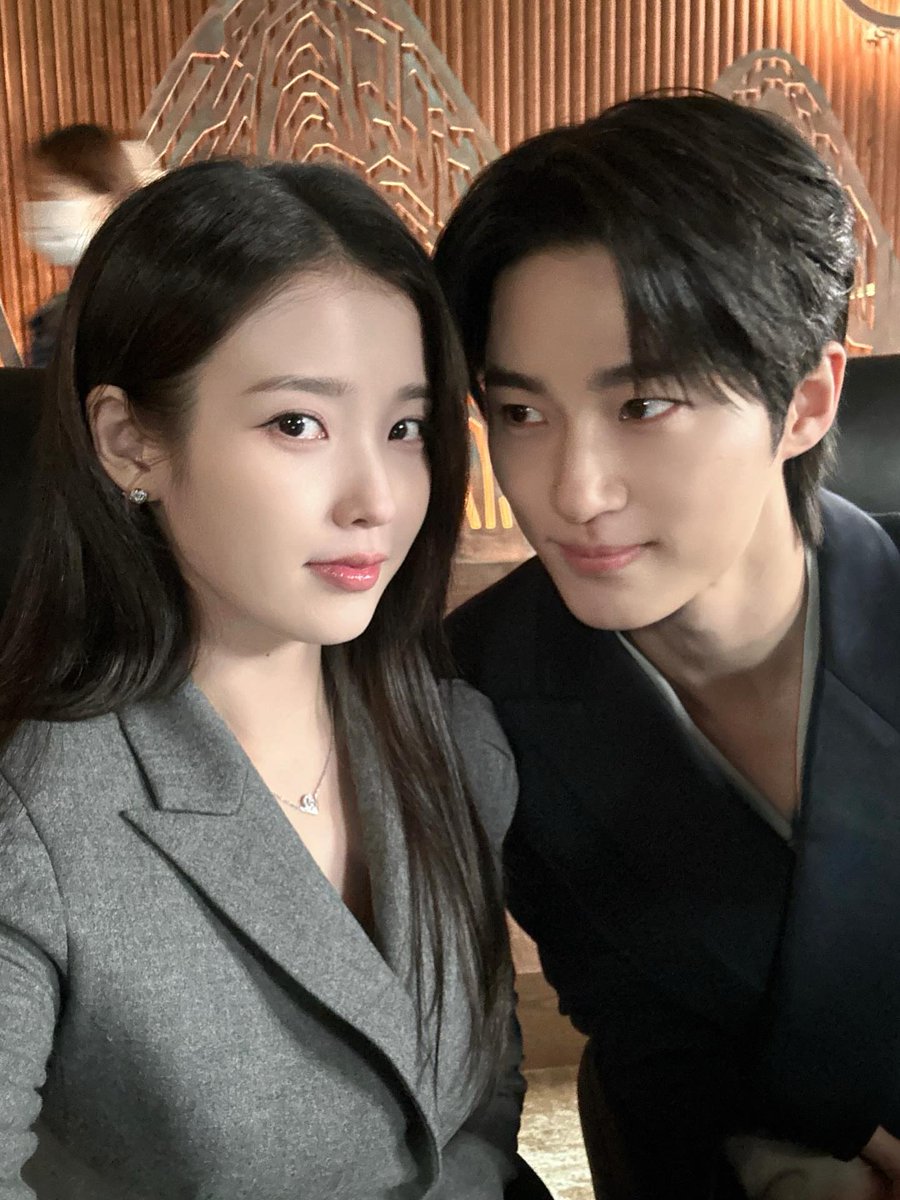 IUstagram tweet media