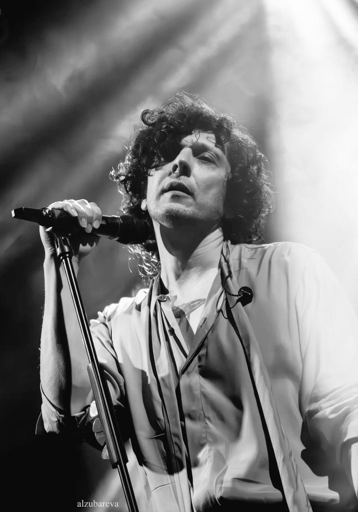 Mondo_di_Sabry's tweet photo. #AlmenoTu è una delle più belle canzoni di Ermal ,una di quelle canzoni che ascolto con gli occhi chiusi, che mi  fa scendere le lacrime agli occhi dall'emozione ❤️ 
#AlmenoTu mi fa bene al Cuore,perché sto meglio dopo averla ascoltata❤️😍
Questa è Magia💘 

@MetaErmal
#ErmalMeta https://t.co/ws9gUB2XaJ