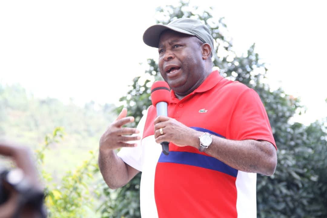 PButanyerera's tweet photo. 1/5 #Burundi : Le Président de la République, S.E. Evariste Ndayishimiye, a appelé les Burundais à rester engagés dans les activités de développement et à ne pas se laisser distraire par les échéances électorales à venir. #Butanyerera #Matongo https://t.co/lxAg0nd4ZW