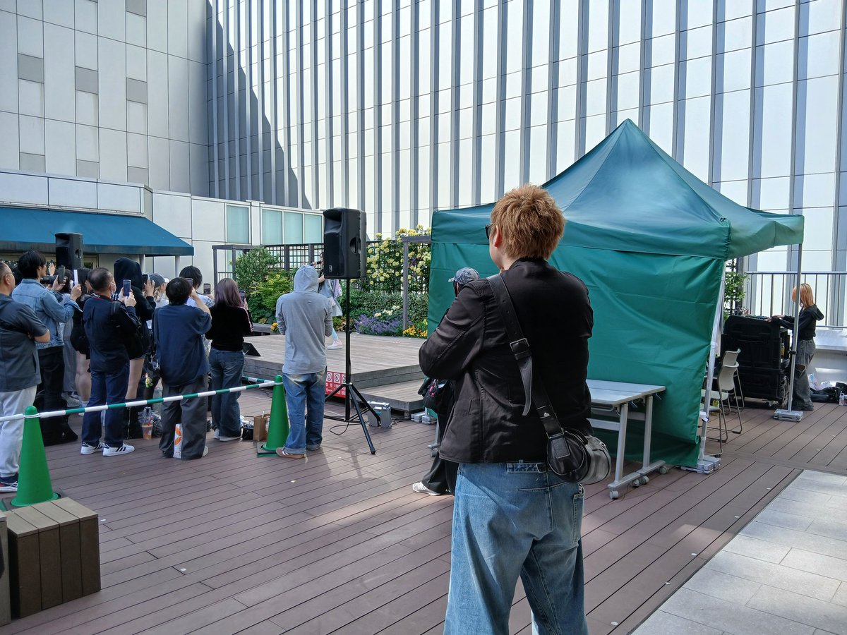A-style music office tweet media