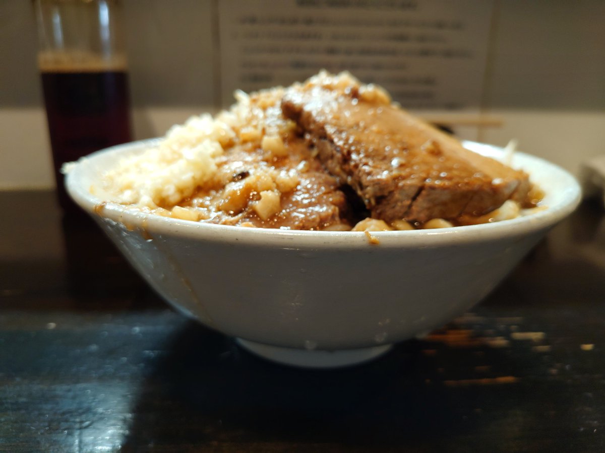 noahsark244's tweet photo. 約1ヶ月振りのラーメン荘これが好きだからへ。金曜日に口内炎発症して完治してないので量は控え目に。いつも通りの優しい味に加え脂身が少ないチャーシュー最高でした。ご馳走様です。ええ加減に酒の量減らして腸内環境整えようかな(笑)
#ラーメン荘これが好きだから 
#ラーメン二郎 https://t.co/gKBWYfJjHz