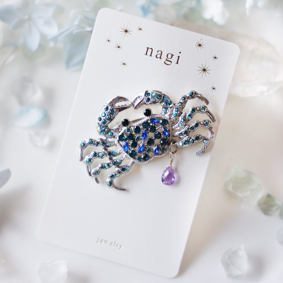 海福雑貨通販部の【nagi】に、ブローチ「青いキラキラカニ」を1点up