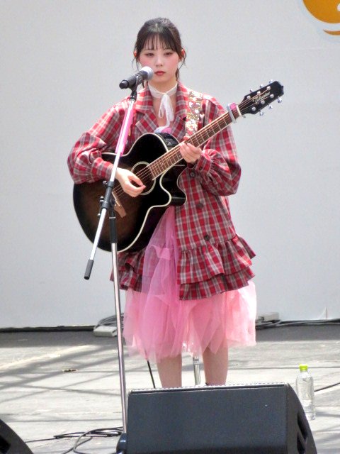 sutaboabc's tweet photo. 栄ミナミ音楽祭
2日目。
@矢場公園
1人目
桃夏さん。時間が合わなくて
リハだけでした。
凄く遠くからw

#上田桃夏 様 @mokakauta https://t.co/dSLfBKqD2h