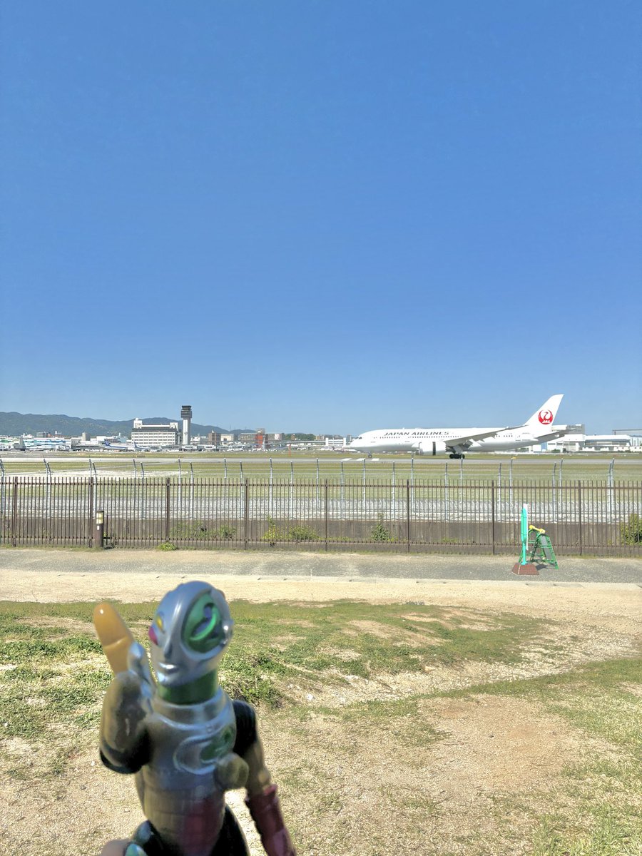 uzrmog's tweet photo. 伊丹スカイパークに息子と行ってきました。
噴水⛲️もあって楽しい場所でした。👍

#伊丹スカイパーク
#エレガブ
#ソフビ https://t.co/cBkx6EBSI8
